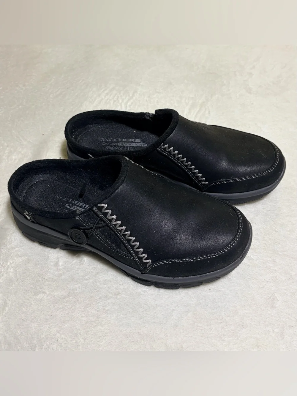 Skechers Women’s Black Slip-On Casual Clog with Zigzag Stitch Sz 6.5